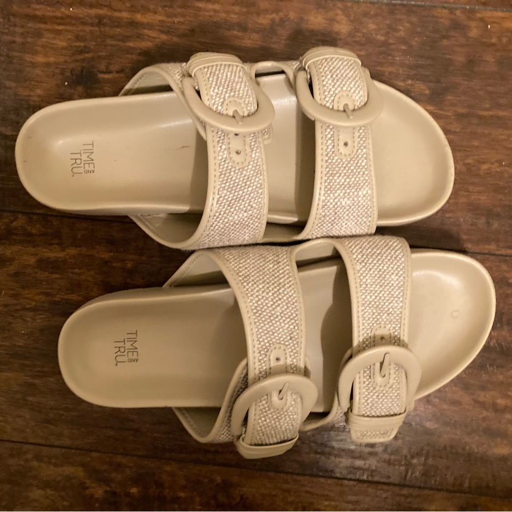 Women’s sandals